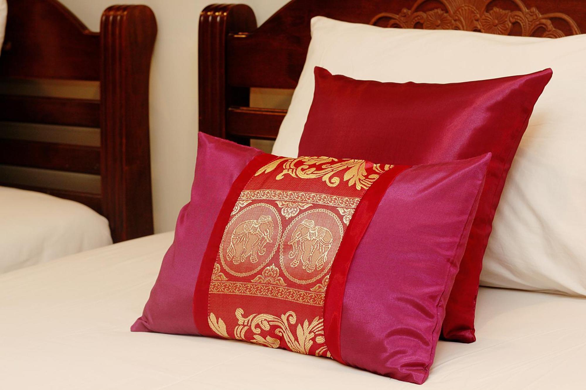 Hotell Sky Silk Decoration House Patong